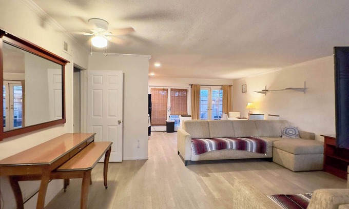 Mesa Verde Apartment | B- Costa Mesa, Newport, Huntington Beach, Family unit