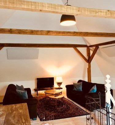Huenxe Apartment | b e d & a g e d e s i g n -extra large- wunderschöne komplette Wohnung mit viel Platz & 4 Schlafzimmer b e d & a g e d e s i g n -small- wunderschönes Zimmer mit Bad Rechnungserstellung für Geschäftsreisende & Firmen