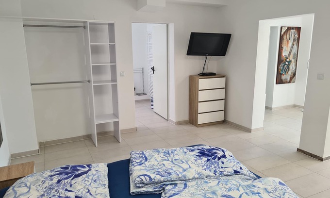 Kettwig Apartment | B - Fafa Home Hof With Pool