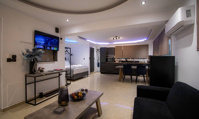 Koum Kapi Apartment | B l a c k S u i t e