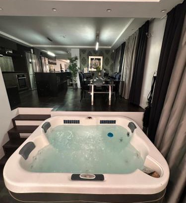 Vilnius Apartment | B&M Jacuzzi NOT WORKING Rezidencija SELF CHECK - IN