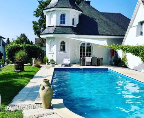 Frauendorf Apartment | B OUR GUEST at NEW FLAT NEARBY DRESDEN !POOL!