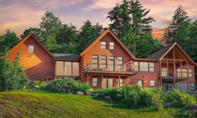 Conway House | [B] Peak View Cabin | Views | Spacious | 23 Acres