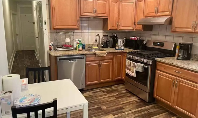Dorchester House | B Spacious Apt easy commute to Downtown Boston