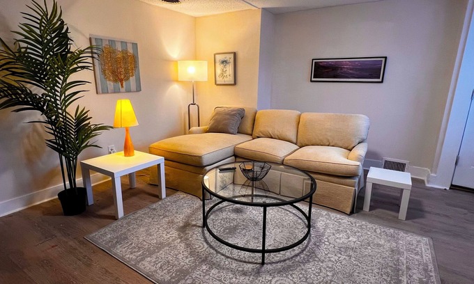 The Hill Apartment | B1- Walk to YALE Hospital 3
