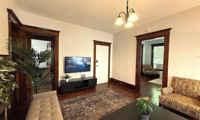 New Haven Apartment | B4-Beautiful 3Br w Balcony/parking/wi-fi CLOSE TO ALL