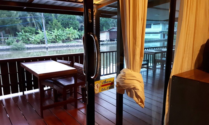 Amphawa Hotel | Baansuankamnun Montree