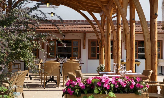 Pruhonice House | Babiččina Zahrada Penzion & Restaurace
