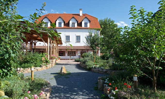 Pruhonice House | Babiččina Zahrada Penzion & Restaurant