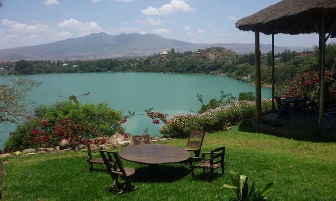 Debre Zeyit House | Babogaya Lake Viewpoint Lodge