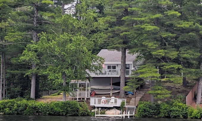 Amherst Cottage | Baboosic Lake - Wonderful Classic S. NH Vacation Cottage all to Yourself