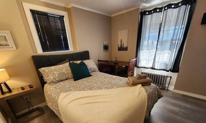 Plantagenet Apartment | Bachelor Oasis w/ Free Parking & Nearby Hotspots!
