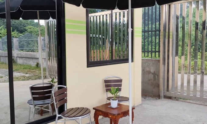 Urdaneta City Apartment | Bachelor Pad w/NetFlix,Halfcourt and unlimited Wifi