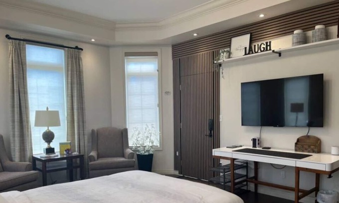 Doon South House | Bachelor suite with private entrance