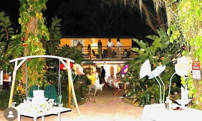 Town N County Park House | Bachelor, Weddings, College reunions, 2 houses on 1 acre nature freedom, swimspa