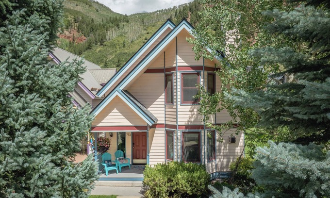 Telluride House | Bachman Village #9, Family-friendly home with backyard - great location!