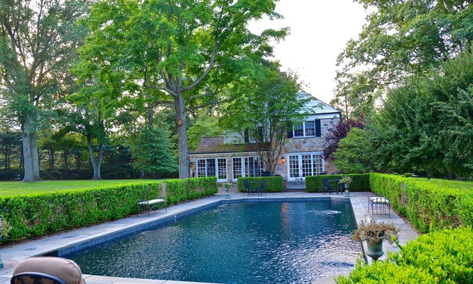 Greenwich House | Back Country Estate w/Pool, Sleeps 8 - Fully loaded, Pet Friendly Greenwich CT