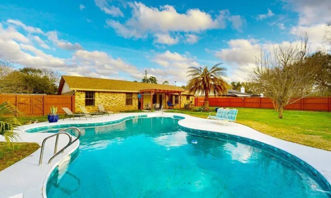 North Northwest Pensacola House | Back yard Oasis Pensacola