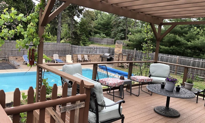 Stroudwater House | Back yard paradise