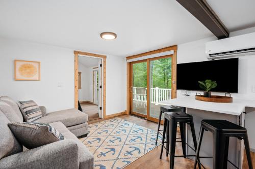 Mayfield House | Backwoods Cottage on Arbutus Lake