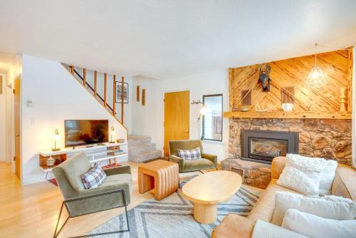 Christmas Valley House | Backyard Forest Retreat