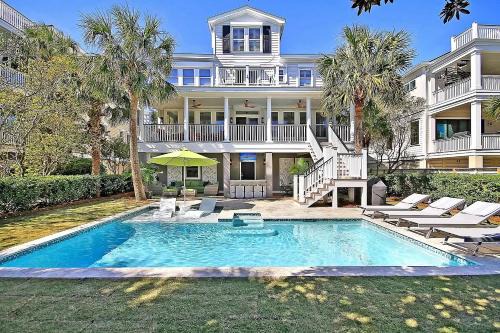 Isle of Palms House | Backyard Oasis- Steps 2 Beach, Private Pool & Bar, Sleeps 16, 7 Bedrooms 5 and a half bathrooms "The Lucky Penny"
