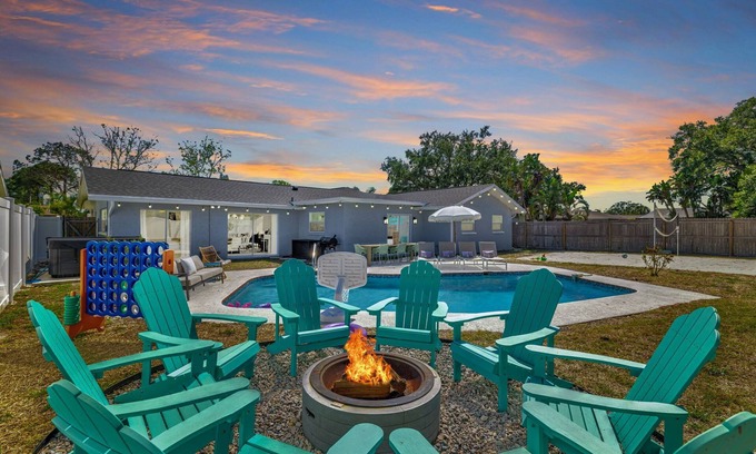 Seminole House | Backyard Oasis w/Sand Volleyball!~ Mins to Beach