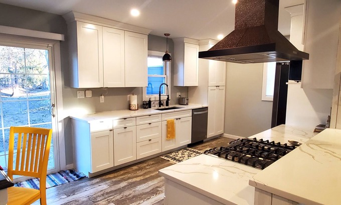 Valparaiso House | Backyard Park Access & Walking Distance Downtown Valpo