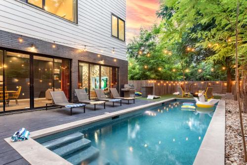 East Cesar Chavez House | Backyard Pool Oasis - Rainey Street - 6 min walk