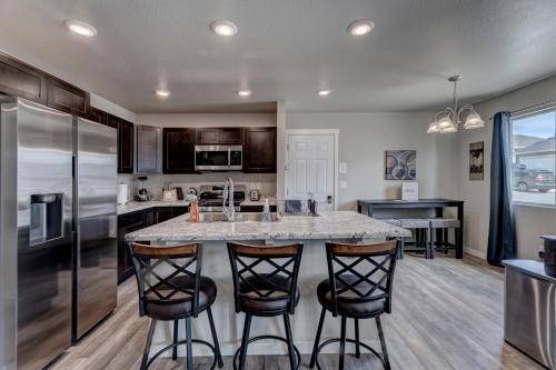 Rapid City House | Backyard View Of Black Hills, Game Room, 5 Br's