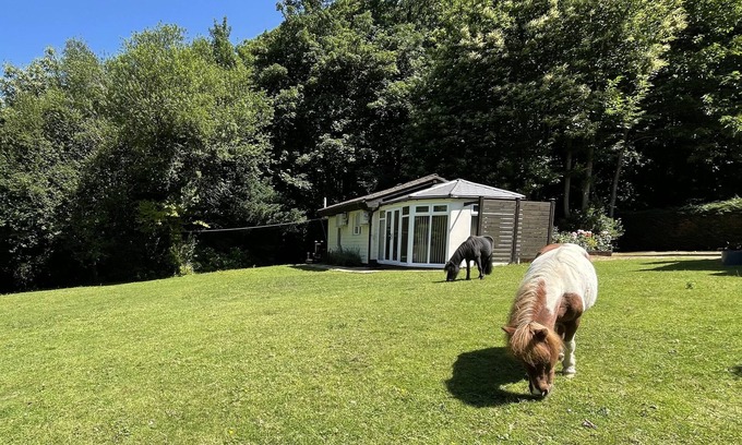 Fairseat Cottage | BADGER VIEW, romantic, luxury holiday cottage in Culverstone Green