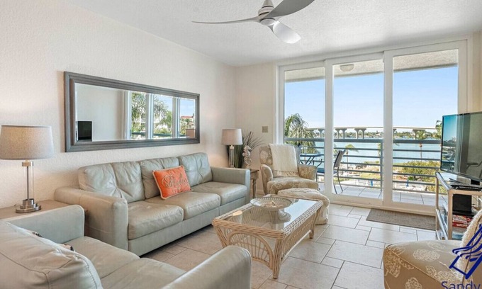 St. Petersburg Condo | Bahia Vista 12-442: 4th-Floor Isla Del Sol Condo with Bay & Don CeSar Views