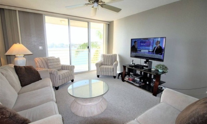 St. Petersburg Condo | Bahia Vista 4th Floor Bay View: Isla Del Sol 2