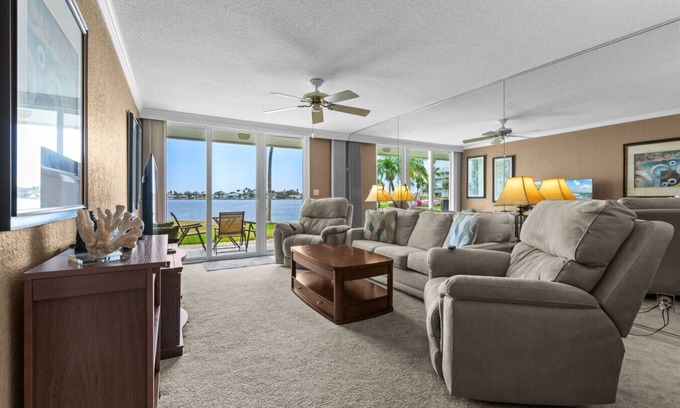 Isla del Sol Condo | Bahia Vista Ground Floor 2 Bedroom 131