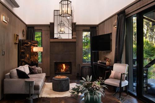 Wheatsheaf House | Bainbridge House-beautiful home in native bush