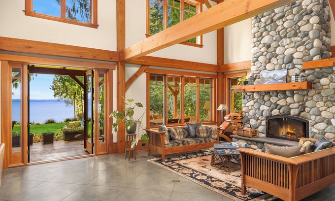 Rollingbay Apartment | Bainbridge Is waterfront lodge w private beach access and extensive amenities