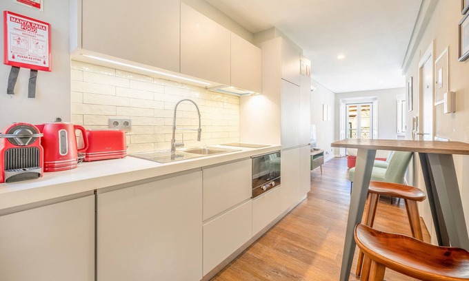 Encarnacao Apartment | Bairro Alto Prime Studio II by Homing