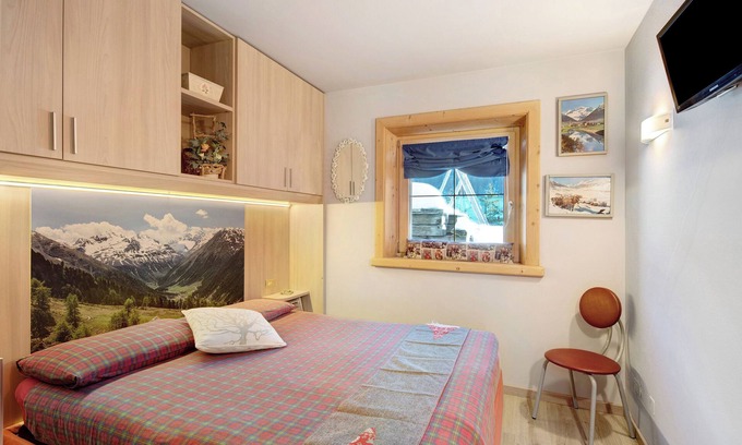 Livigno Apartment | Baita del Sole Appartamento 3 with Mountain View, Wi-Fi, Terrace & Garden