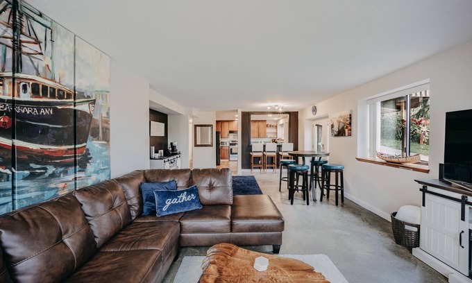 Camano Island Apartment | Baker View Lodging with hot tub, sound, mountain, and territorial views.