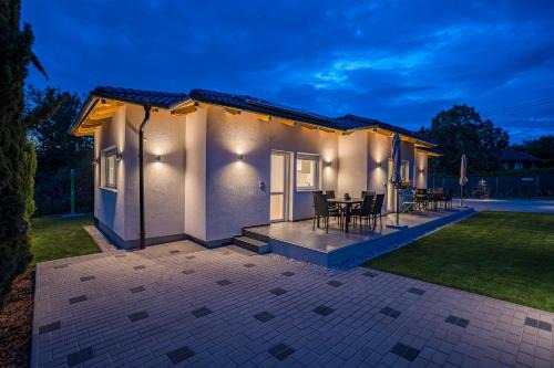 Siofok-Szabadifurdo Apartment | Balatonic Grape apartmanház