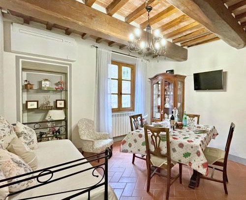 Cortona Old Town Apartment | Balcone Fiorito, nel cuore del centro storico di Cortona