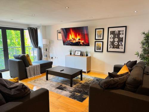 Chinatown Apartment | Balcony Free Parking Huge TV City Centre Apt