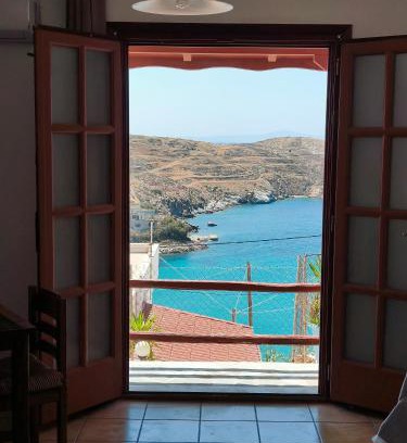 Vari Apartment | Balcony of vari