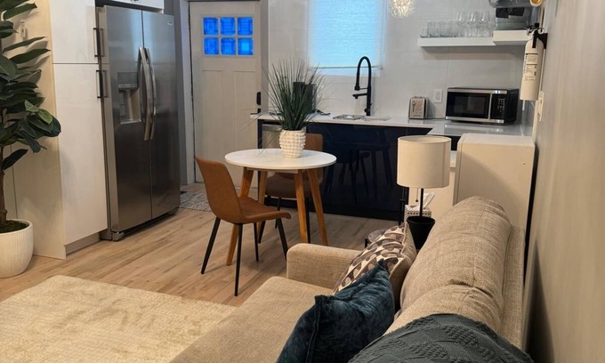 Baldwin Apartment | Baldwin's Bijou Studio Apartment w/a/c, queen bed