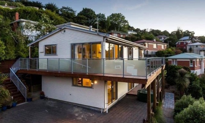 Dunedin House | Baldwin Street BNB