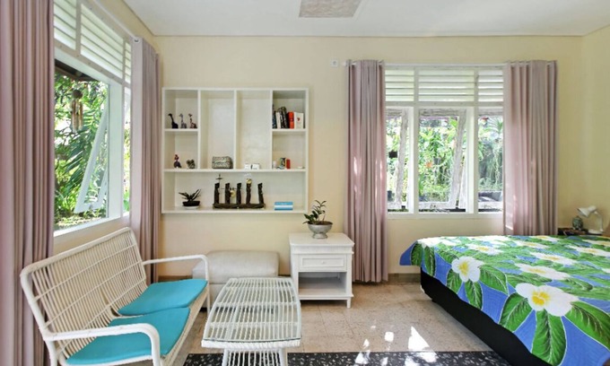 Denpasar House | Bale Dangin Bungalow perfect for family of 4-5