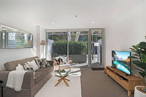 Adelaide Central Business District Apartment | Balfours Inner City Seclusion
