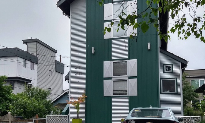 Ballard Apartment | Ballard 2 Bdrm & 2 lofts Apt. with air conditioner, sleeps up to 6 guests