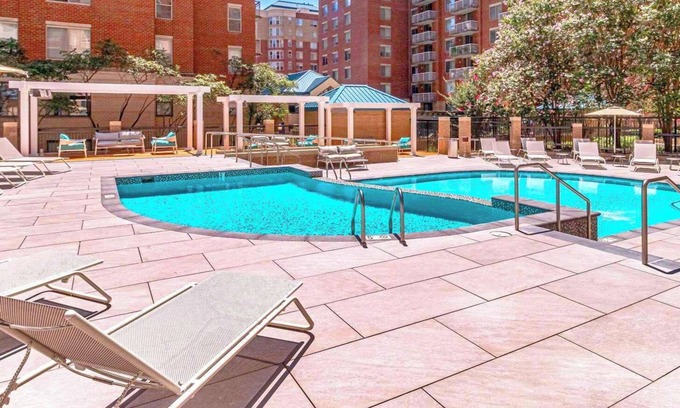Ballston Apartment | Ballston Hub, Steps to Metro