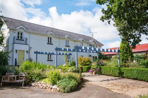 Coolbeg Cross Apartment | Ballyknocken Milking Parlour Self Catering Apartment